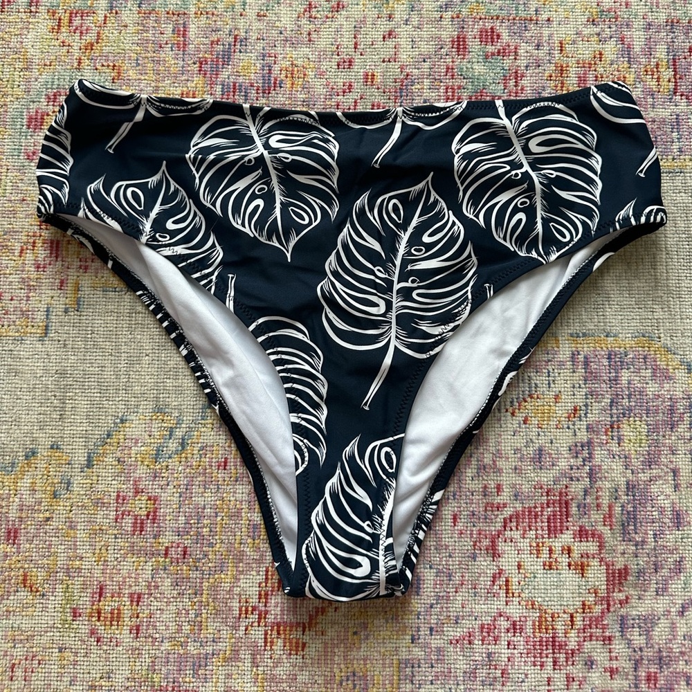 Cupshe bathing suit bottom. Size XXL